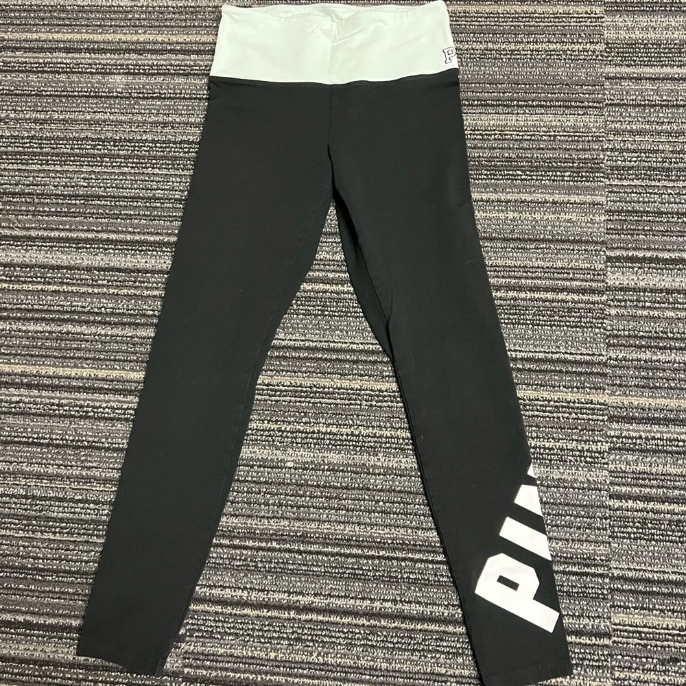 Pink brand leggings - Picture 2 of 3